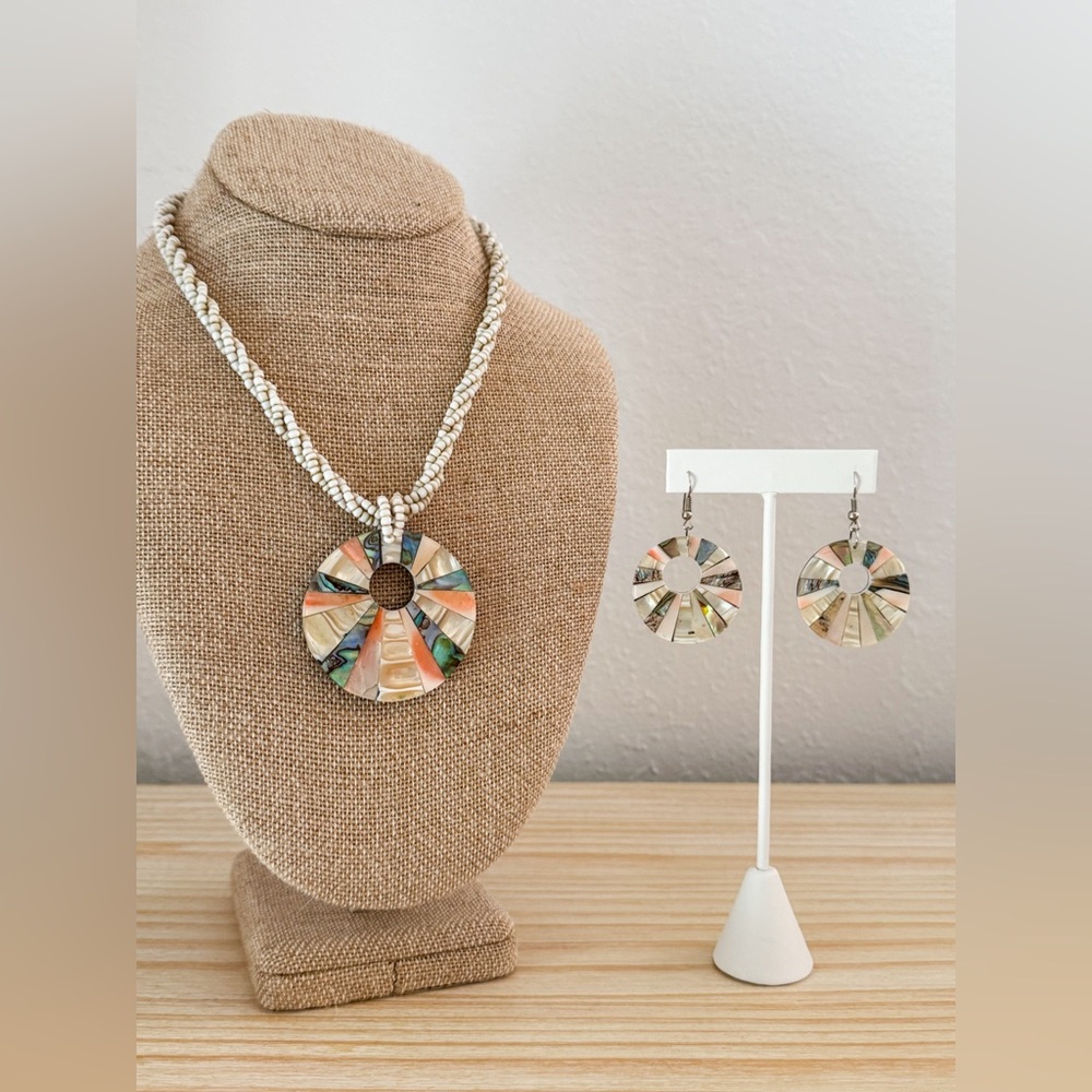 Elegant Seashell Mother of Pearl Abalone Multicolor Necklace and Earring Set - Picture 3 of 13